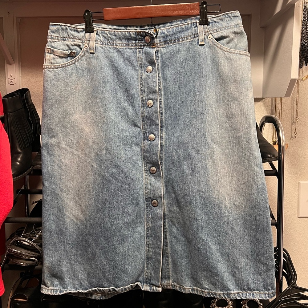 Levi’s button down denim skirt